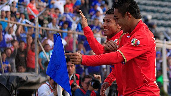 Saldo blanco al concluir el encuentro de fútbol entre Cruz Azul y Veracruz
