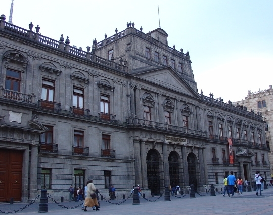 LA UNAM LANZA NUEVA PUBLICACIÓN SOBRE LA HISTORIA DE LA CONSTRUCCIÓN DEL PALACIO DE MINERÍA