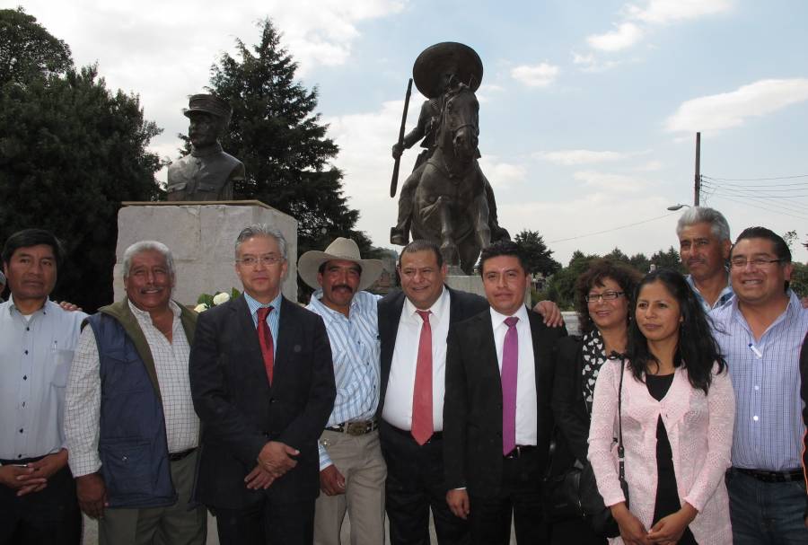 PERREDISTAS MONTAN GUARDIA DE HONOR PARA RECORDAR LOS IDEALES DE EMILIANO ZAPATA