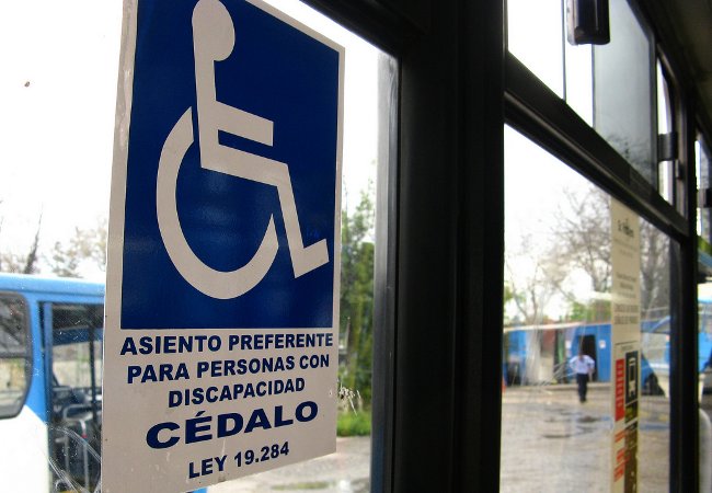 LLAMAN A USUARIOS DE TRANSPORTE A RESPETAR ASIENTOS PREFERENTES