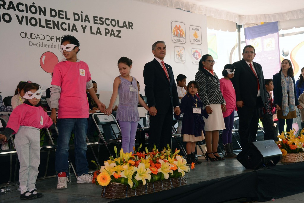 Celebran Día Escolar de la No Violencia y la Paz