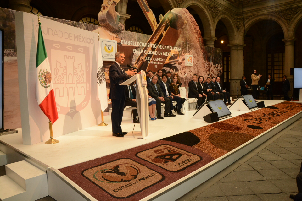 EMPRENDE GDF PROGRAMA DE EMBELLECIMIENTO DE CAMELLONES A TRAVÉS DE