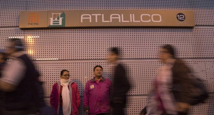 Reembolsará el Metro 10 pesos a usuarios de Línea 12