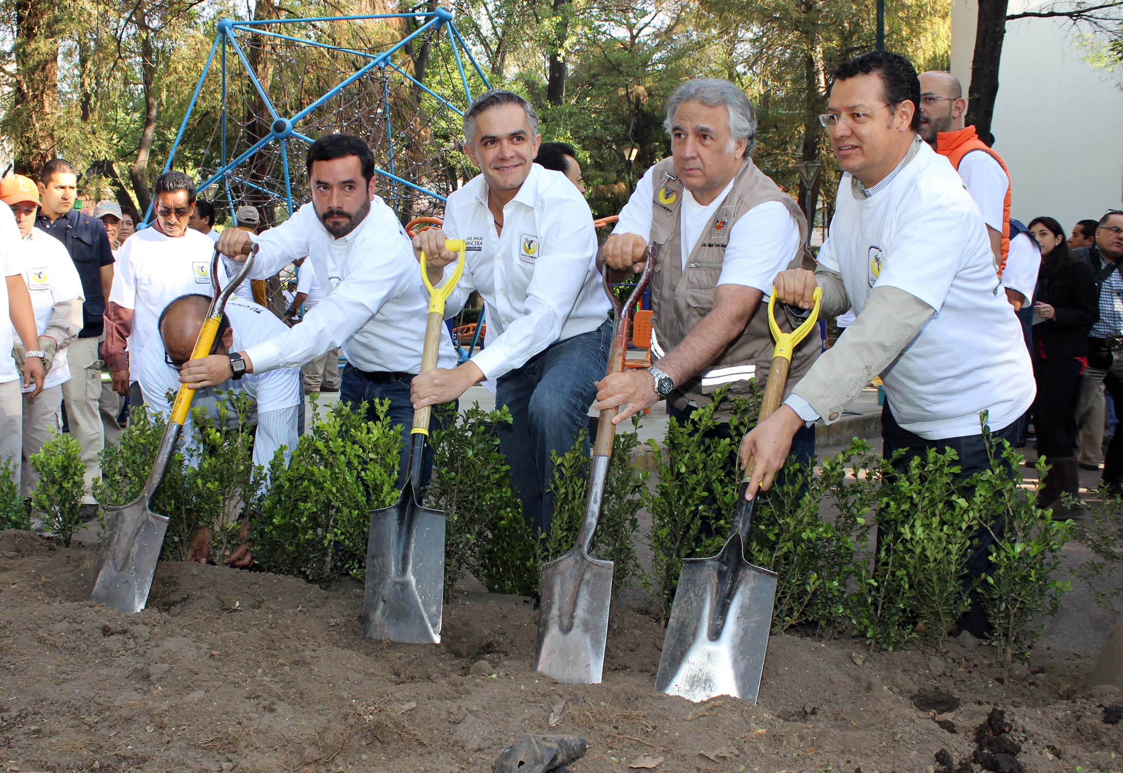 Por una capital limpia, ordenada y moderna, ciudadanos y Gobierno trabajan juntos
