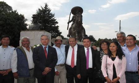 PERREDISTAS MONTAN GUARDIA DE HONOR PARA RECORDAR LOS IDEALES DE EMILIANO ZAPATA