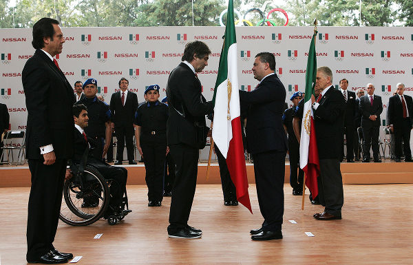 ABANDERAN A DELEGACIONES OLÍMPICA Y PARALÍMPICA DE SOCHI 2014
