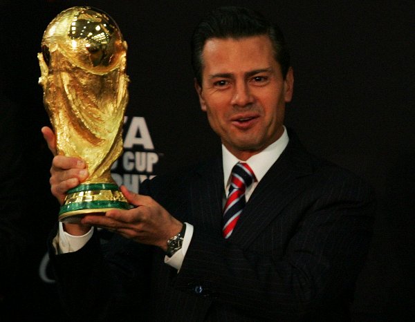 EL PRESIDENTE ENRIQUE PEÑA NIETO PRESENTA EL TROFEO DE LA COPA MUNDIAL FIFA EN MÉXICO