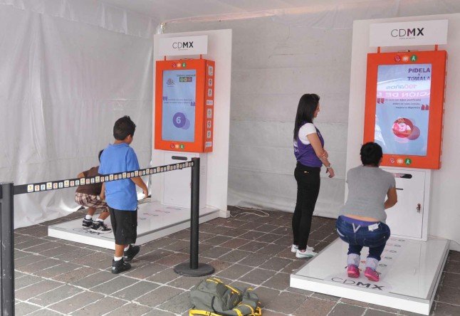 Metro y Metrobús, gratis a cambio de sentadillas