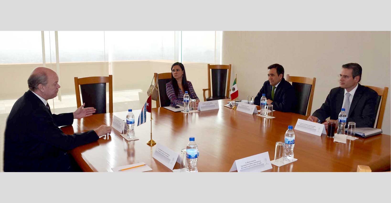 El Secretario de EconomÃƒÂƒÃ‚Â­a sostiene reuniÃƒÂƒÃ‚Â³n de trabajo  con su homÃƒÂƒÃ‚Â³logo de Cuba