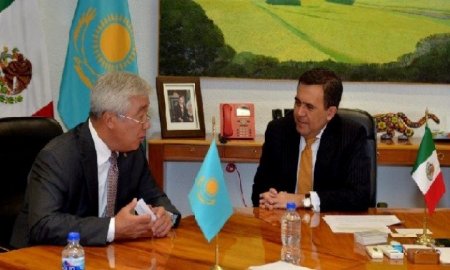 SE REÃšNE EL SECRETARIO DE ECONOMÃA, CON EL MINISTRO DE RELACIONES EXTERIORES DE LA REPÃšBLICA DE KAZAJISTÃN, ERLAN IDRISSOV