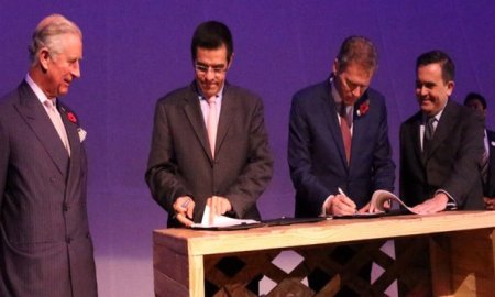 PRÃNCIPE CARLOS ATESTIGUA FIRMA DE COLABORACIÃ“N CIENTÃFICA