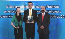 Recibe la SecretarÃ­a de EconomÃ­a reconocimientos  del CONEVAL