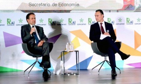 EL SECRETARIO DE ECONOMÃA DICTÃ“ CONFERENCIA MAGISTRAL SOBRE POLÃTICA INDUSTRIAL