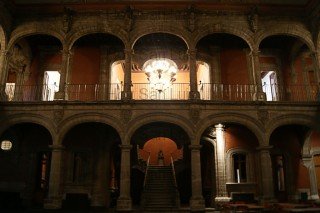 JOAQUÍN CLAUSELL, FRANCISCO GUERRERO Y TORRES Y PEDRO RAMÍREZ VÁZQUEZ EN LOS 50 AÑOS DEL MUSEO DE LA CIUDAD