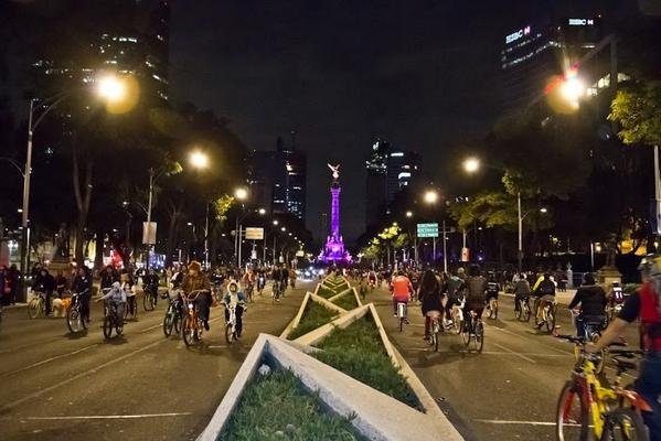 Más de 45 mil capitalinos asistieron al Paseo Nocturno del Día de Muertos