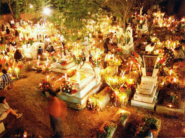 EN NOCHE DE MUSEOS, GUÍAN AL MICTLÁN EN PANTEÓN SAN FERNANDO