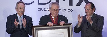 GALARDONA EL GOBIERNO DE LA CIUDAD A JORGE CARLOS ALCOCER CON EL PREMIO HEBERTO CASTILLO MARTÍNEZ 2014