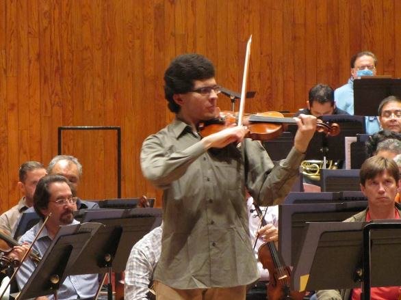 DEJA CONCIERTO DE LA OFCM ESTELA DE TRISTEZA, ALEGRÍA Y ENERGÍA CON JÚPITER, SHOSTAKOVICH Y EL VIOLINISTA ALFREDO REYES