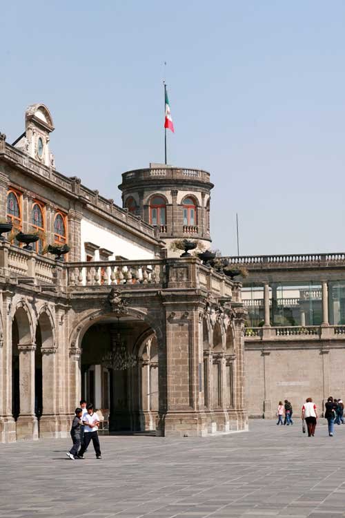 ENTRE VALSES, SONES Y DANZONES LA TIPICA CELEBRA LOS 70 AÑOS DEL MUSEO NACIONAL DE HISTORIA