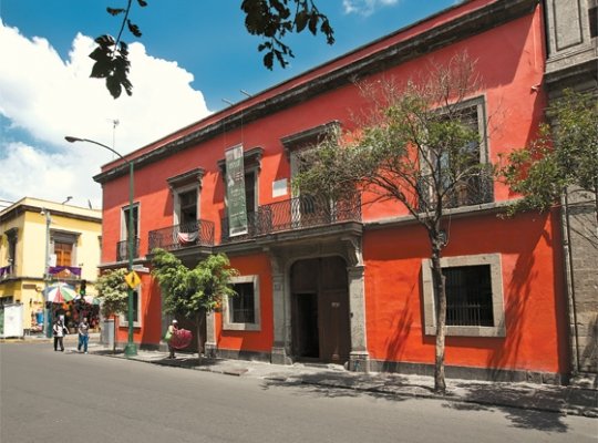 AGENDAN PASEOS HISTÓRICOS PARA CELEBRAR A LA MUJER