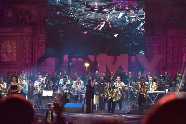 Deleitan Los Ángeles Azules a miles en el Zócalo
