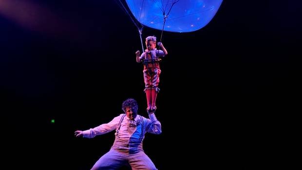 LEVATAMIENTO DE LA GRAN CARPA Y LA VILLA DEL CIRQUE DU SOLEIL