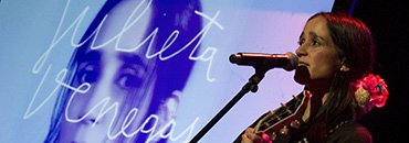 LANZA JULIETA VENEGAS NUEVO DISCO DESDE EL TEATRO DE LA CIUDAD