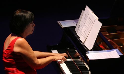 BRILLANTE EJECUCIÓN PIANÍSTICA POR ANA CERVANTES CAUTIVA A GUANAJUATO