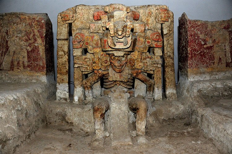 EL ALTAR A MICTLANTECUHTLI, OBRA MAESTRA DEL MODELADO EN BARRO