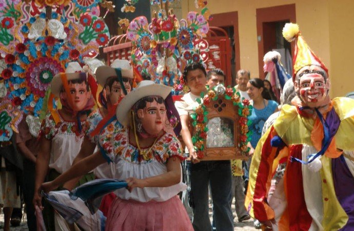 CON FIESTA EN EL ZÓCALO VISIBILIZAN Y RECONOCEN LA APORTACIÓN INDÍGENA A LA CIUDAD DE MÉXICO