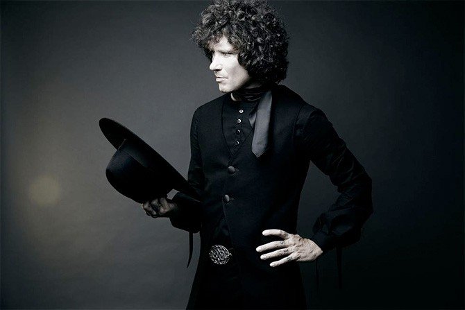 Enrique Bunbury estrena nuevo sencillo y video