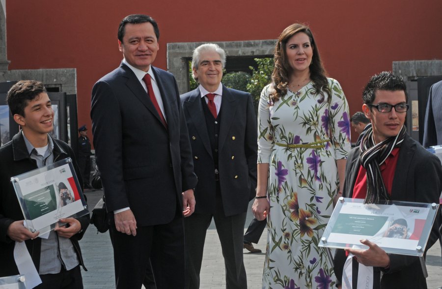 Premian a los ganadores del concurso de fotografÃa Sentimientos de México, expresión de orgullo
