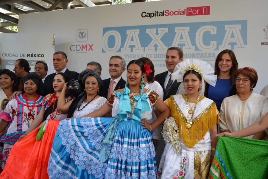 Inauguran la exposición fotográfica Oaxaca, tierra de dioses inmortales