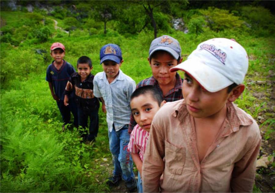 Proponen a países centroamericanos crear fondo económico para atender niños migrantes