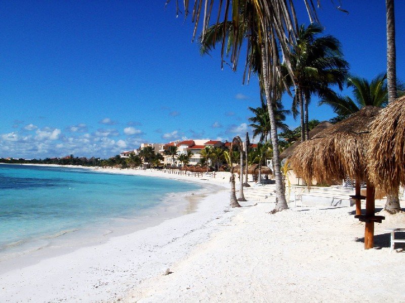 Aprueban abrir accesos públicos en la playa de Puerto Aventuras, Quintana Roo