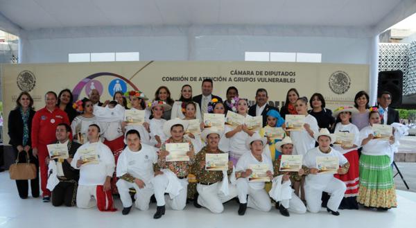 Estudiantes nayaritas reciben reconocimiento de la Cámara de Diputados