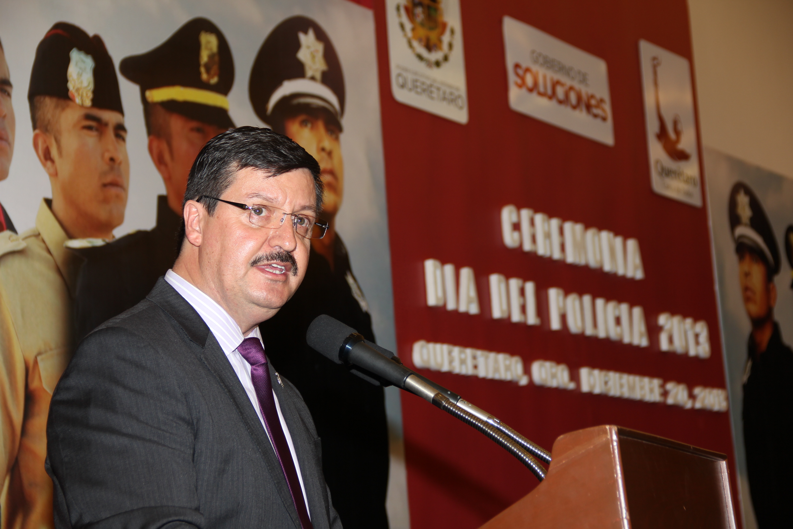 Asiste el Secretario de Planeación y Finanzas a la Ceremonia del Día del Policía