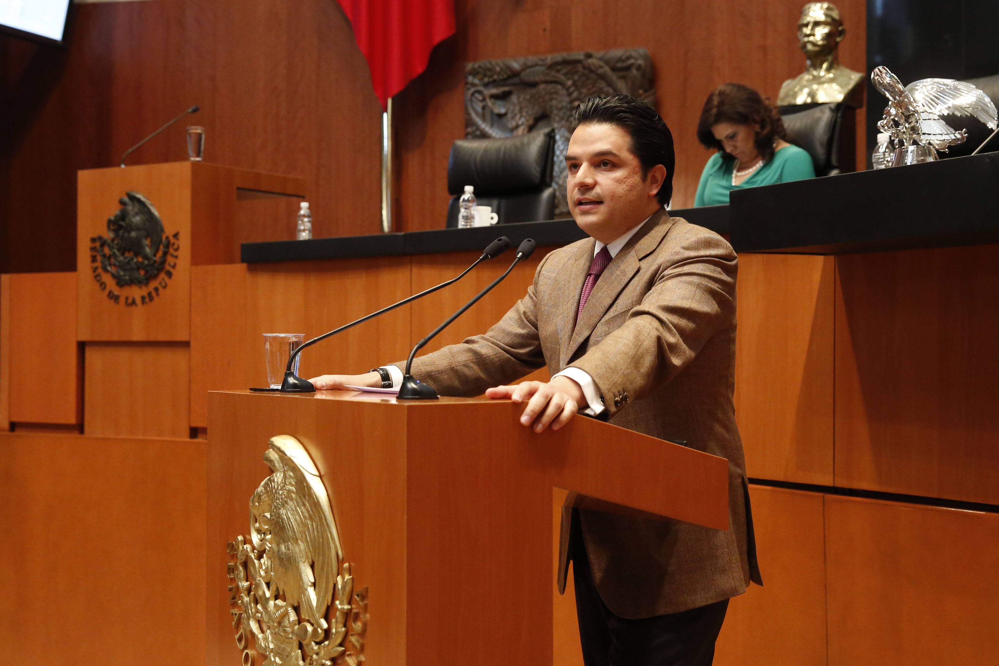 Pide Zoé Robledo conocer número de desplazados dentro del territorio nacional.