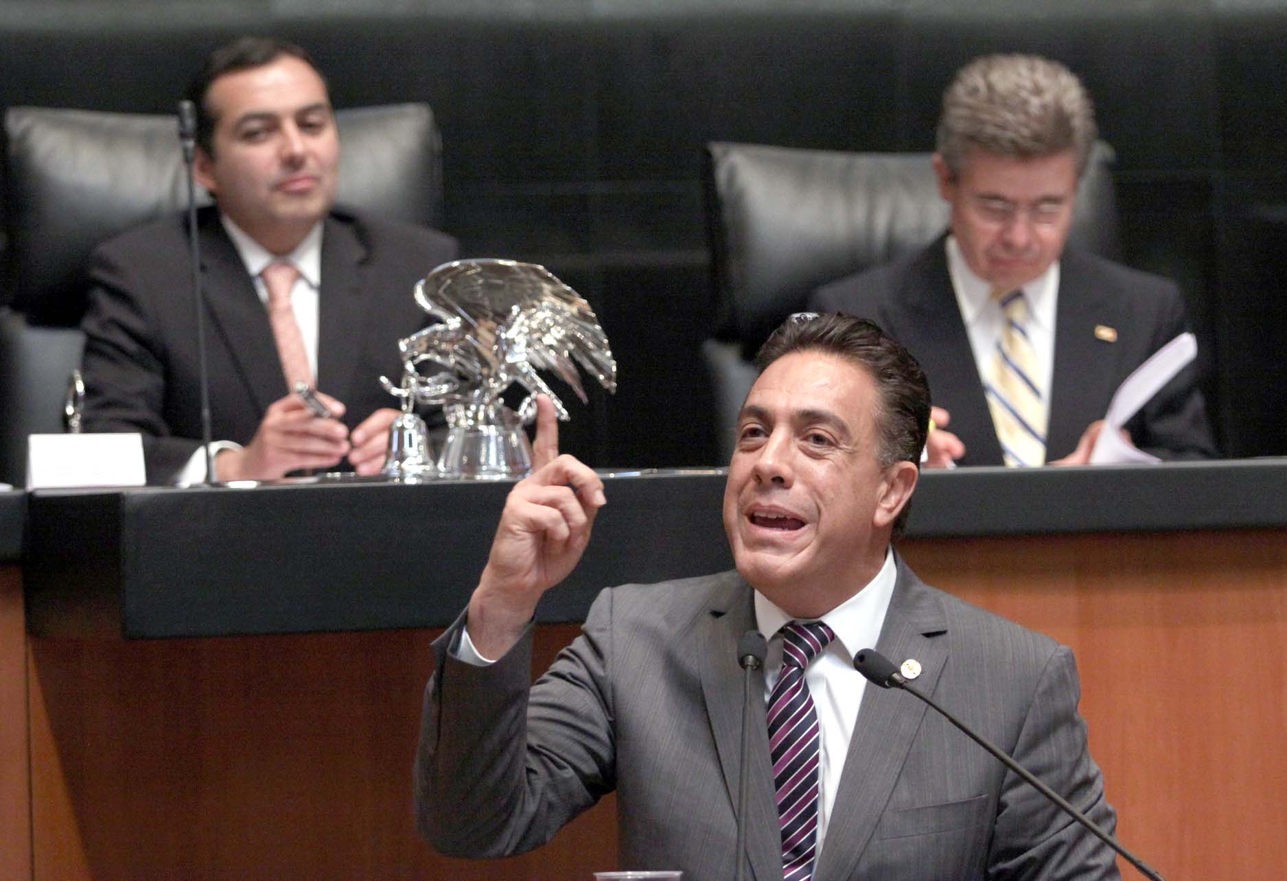 Positivo el llamado de SEGOB a grupos de autodefensa; nadie por encima de la ley: senador Omar Fayad.