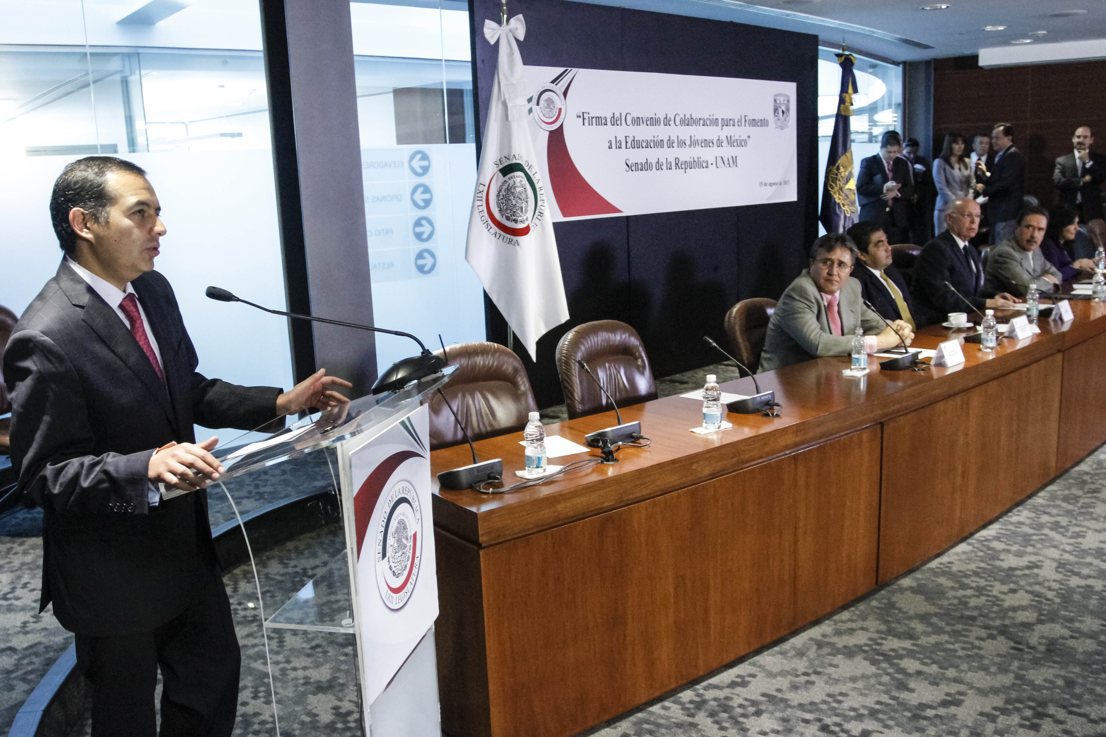Senado y UNAM por elevar el perfil profesional de los servidores públicos