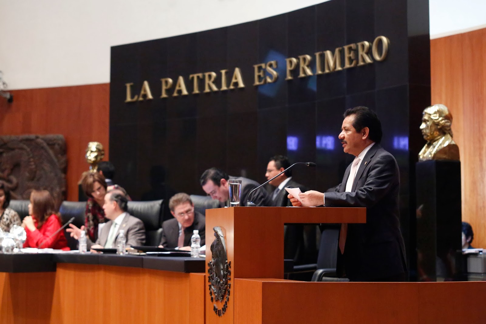 Se perderán 60 mil empleos en PEMEX, alerta el senador Luis Sánchez.