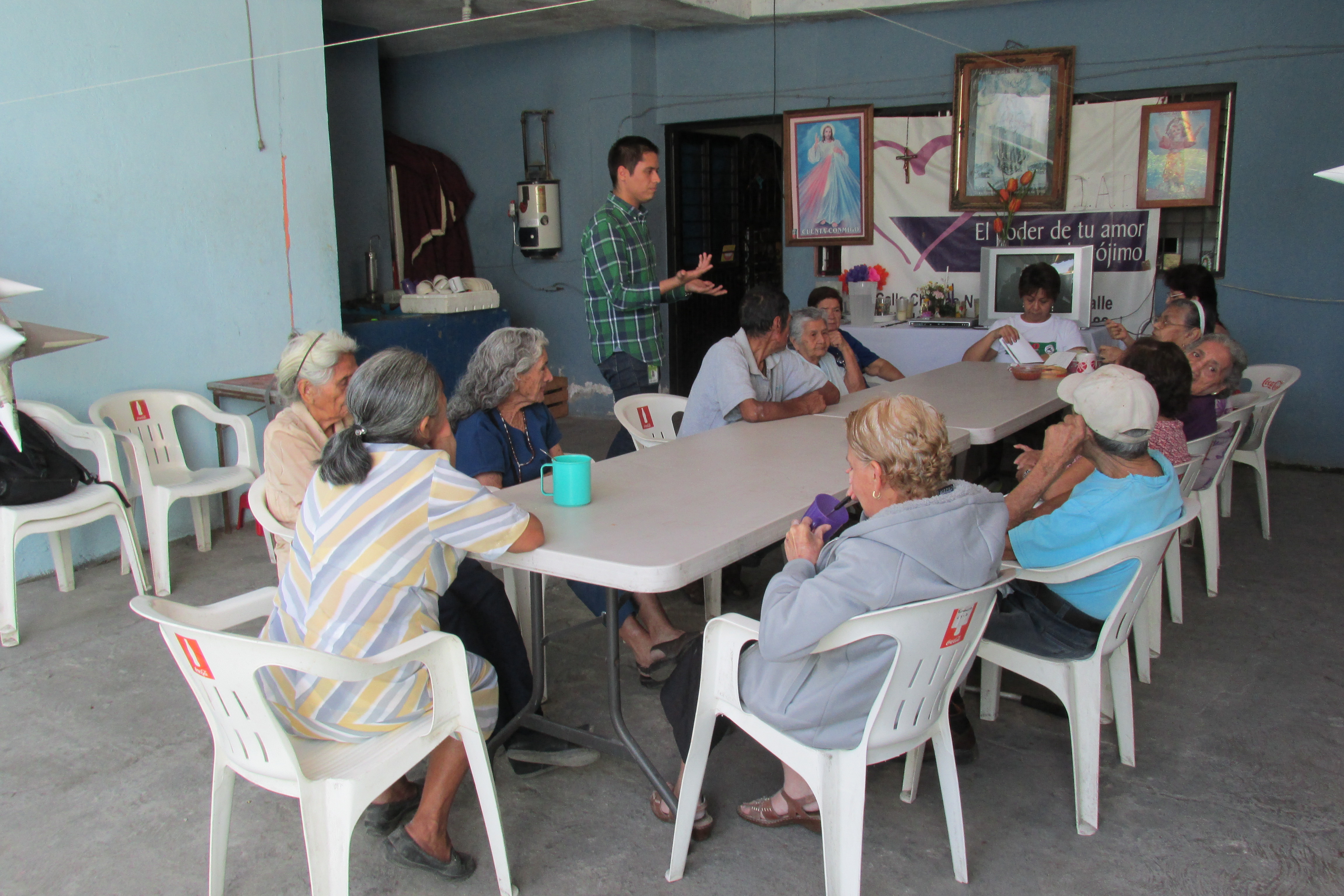 Imparten charlas de prevención del maltrato a adultos mayores