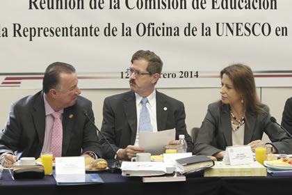 Aprueba Comisión de Educación del Senado instalar bebederos en escuelas públicas del país