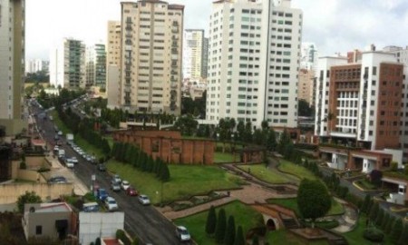 Mueren dos jovenes universitarios al caer de sexto piso durante una celebraciÃ³n (video)