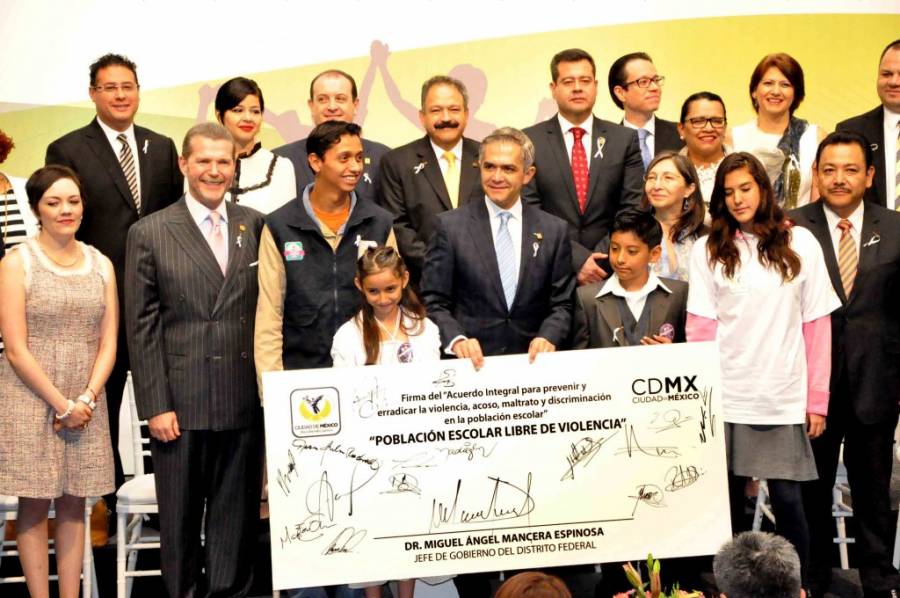 Establece Mancera acuerdo integral para prevenir y erradicar violencia en población escolar