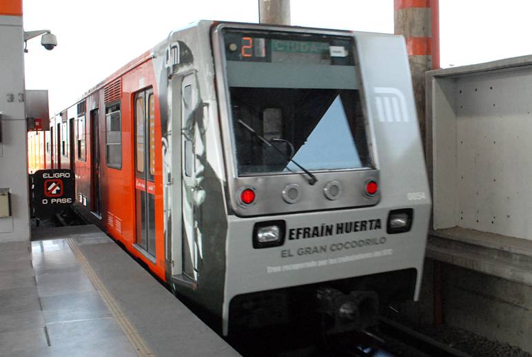 DÉCIMO TREN REHABILITADO INICIA SERVICIO CON EL NOMBRE DEL POETA EFRAÍN HUERTA