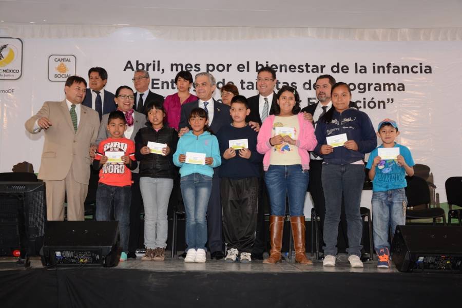 Logra Gobierno del DF meta de apoyar a 25 mil infantes con a€œMás Becas, Mejor Educacióna€