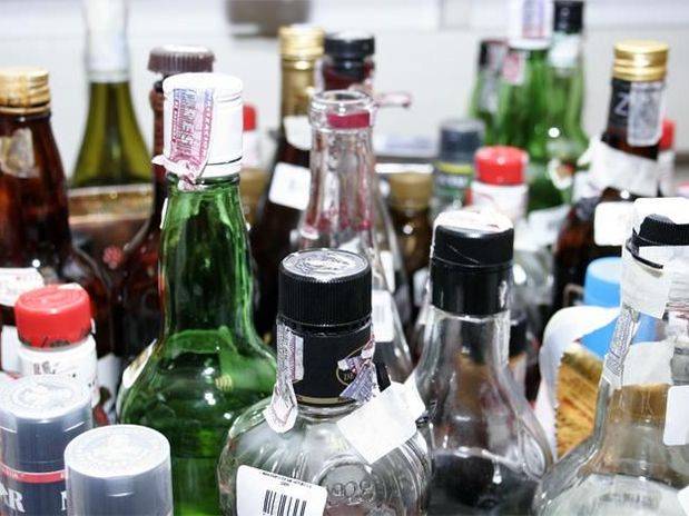 PLANTEAN ENDURECER SANCIONES PARA QUIEN VENDA ALCOHOL ADULTERADO