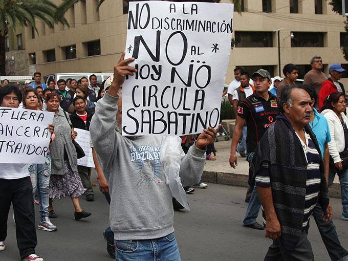 DENUNCIAN QUE MARCHAS EN CONTRA DEL a€œHOY NO CIRCULAa€ ESTÁN ENCABEZADAS POR FUNCIONARIOS DEL PRI DF