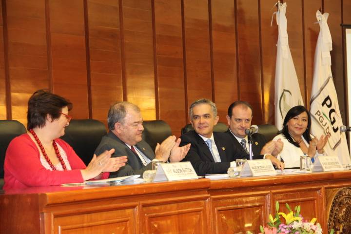 Presenta Mancera “El ABC de los indicadores de violencia familiarâ€